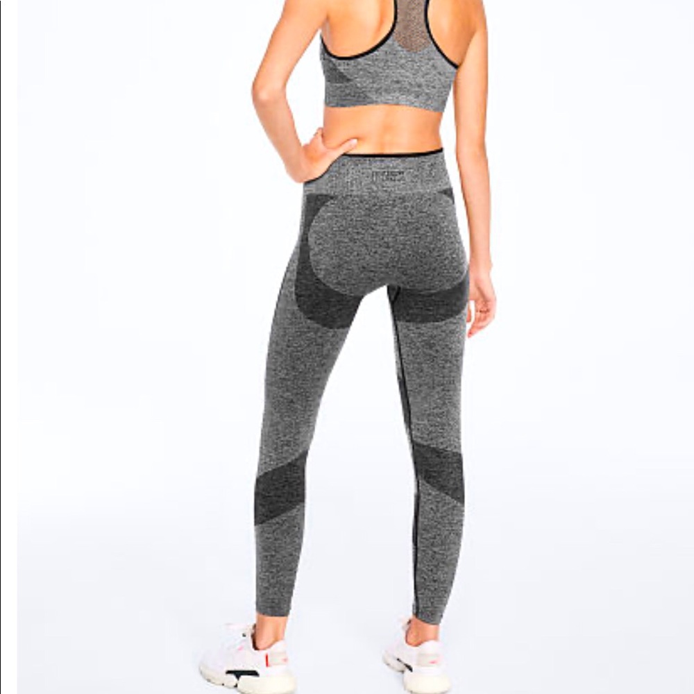 PINK VICTORIA’S SECRET SEAMLESS LEGGINGS